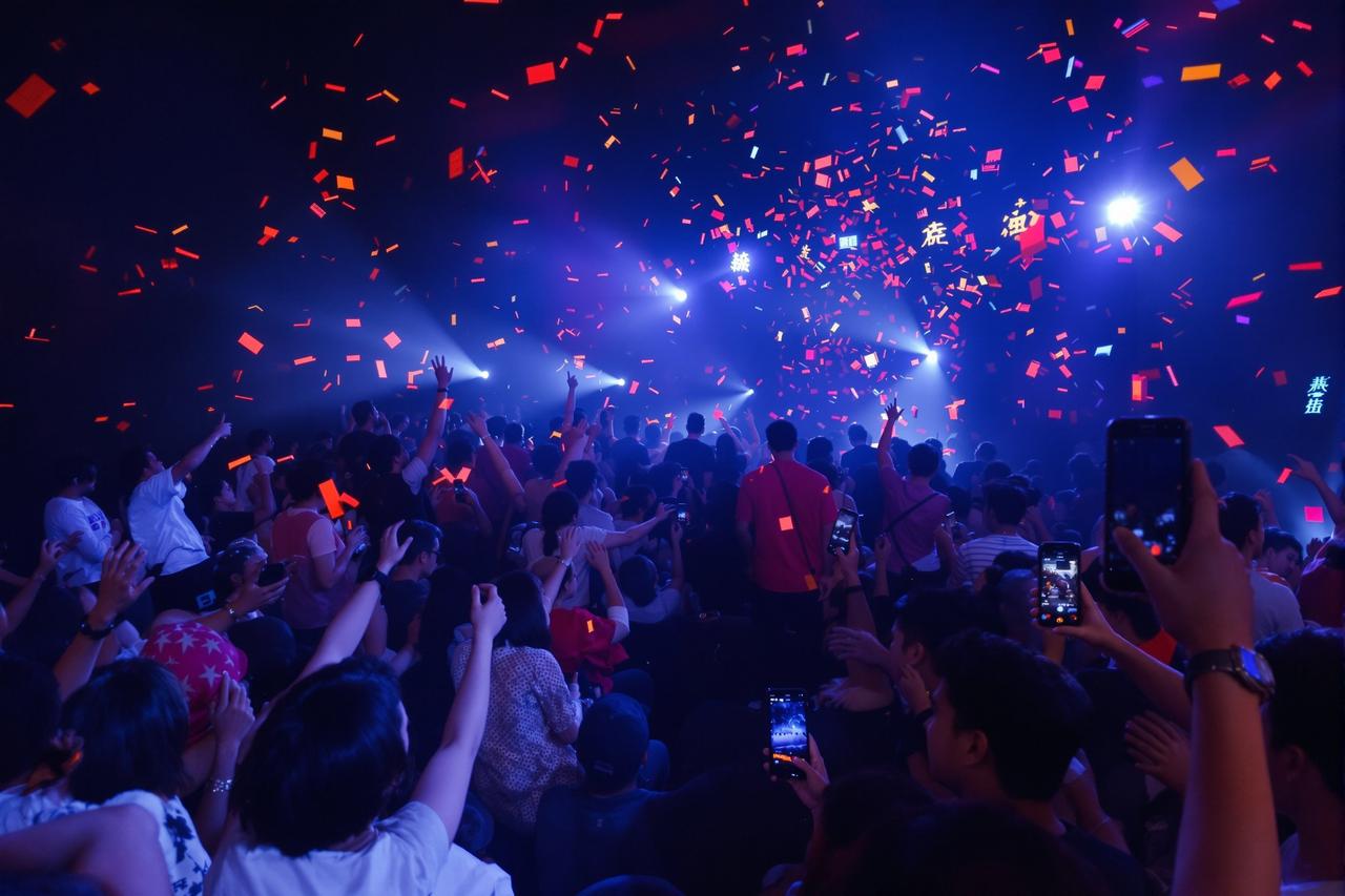 《星河漫漫》全球票房突破30亿，创伦理影院历史新高